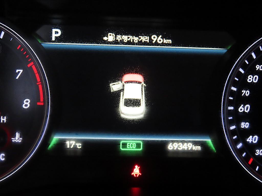 Genesis G70 - Vista 9