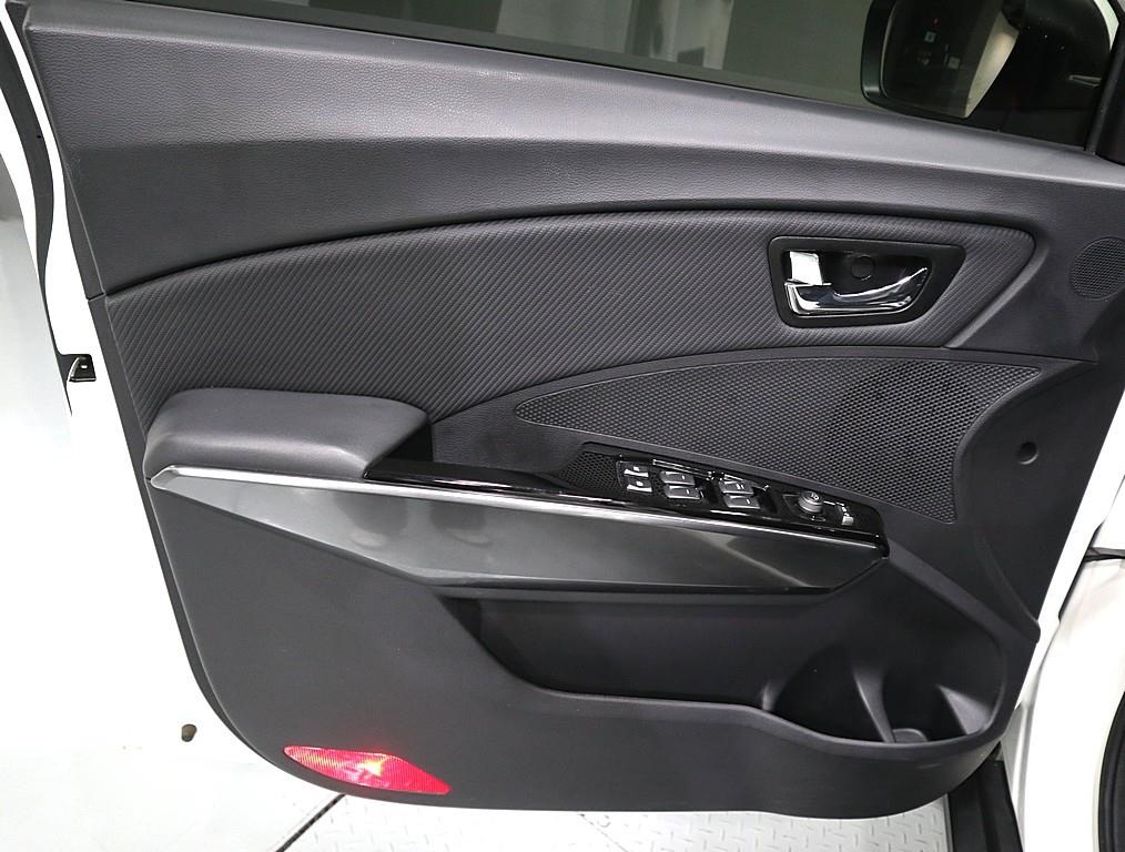 Ssangyong Tivoli - Vista 8