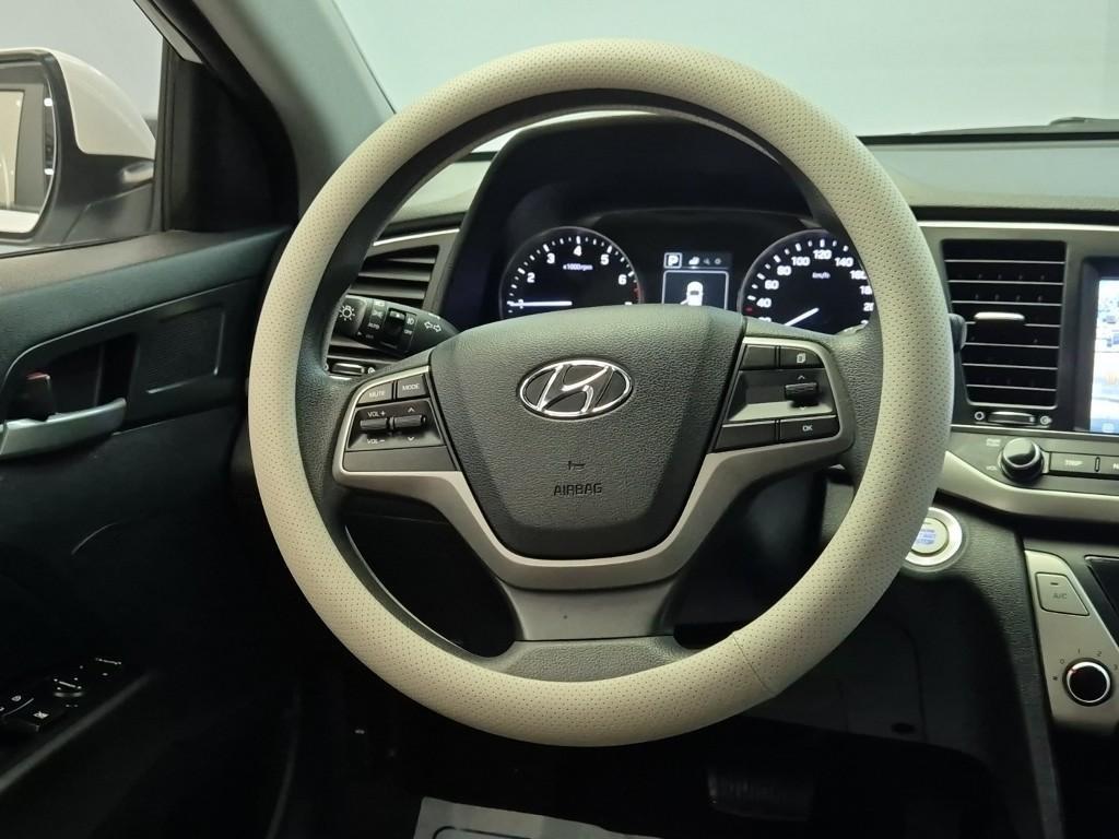 HYUNDAI Avante - Vista 9