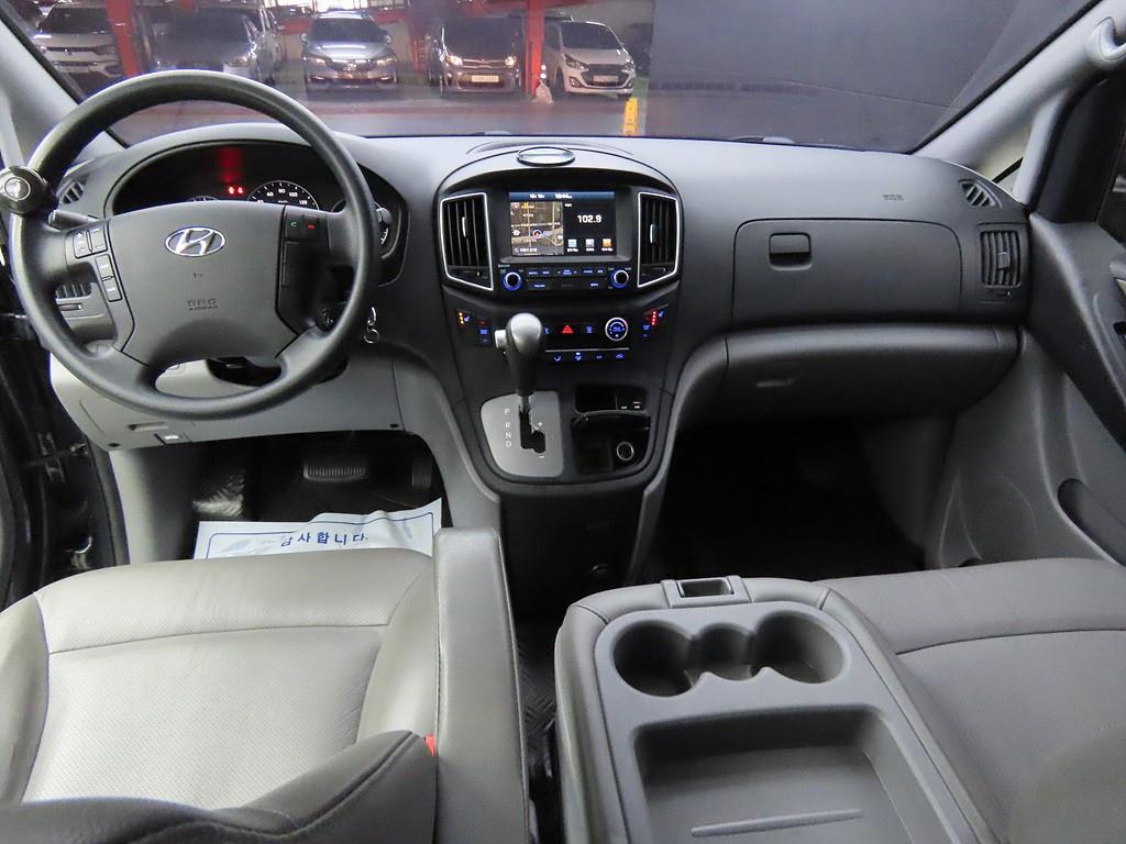HYUNDAI Starex - Vista 7
