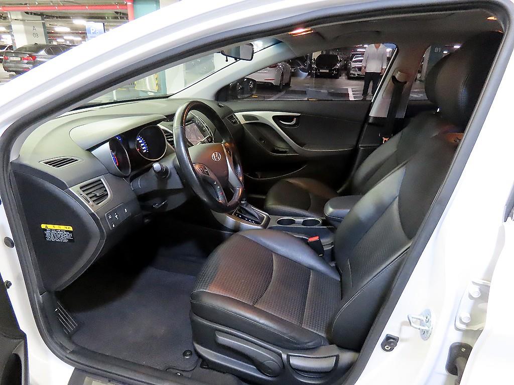 HYUNDAI Avante - Vista 6