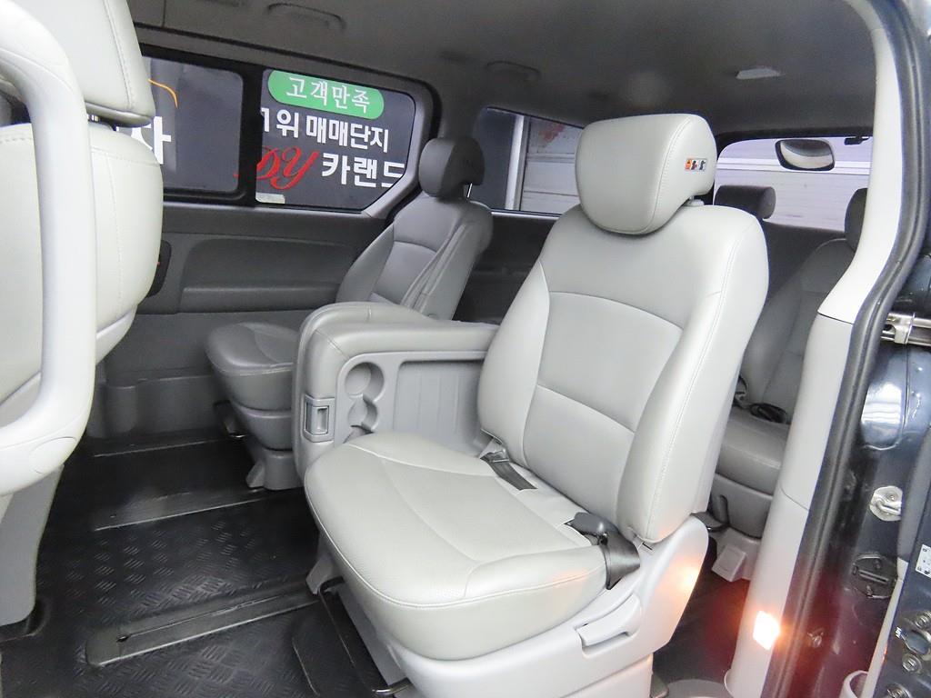 HYUNDAI Starex - Vista 10