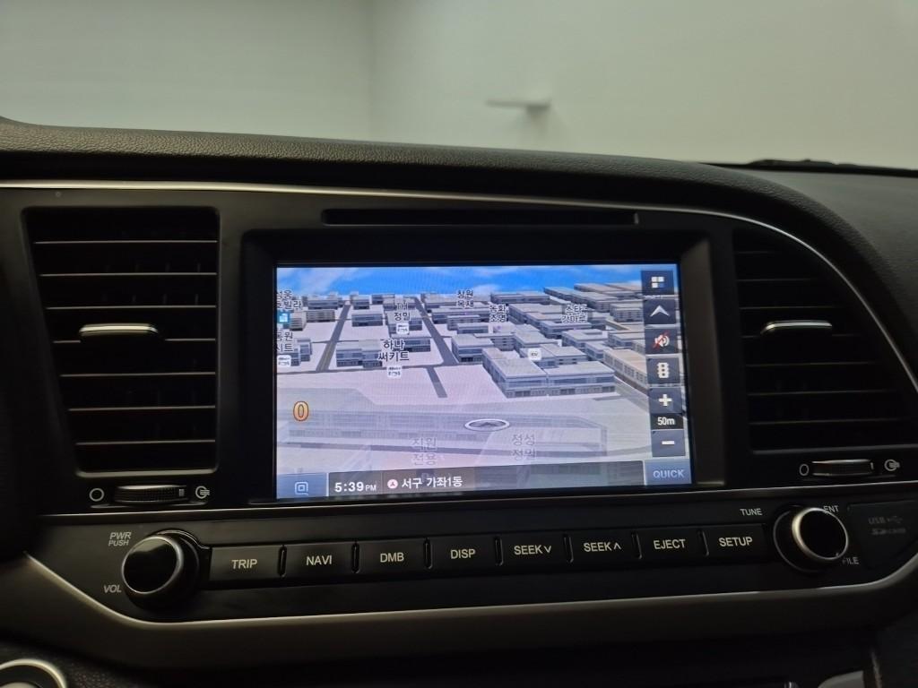 HYUNDAI Avante - Vista 12