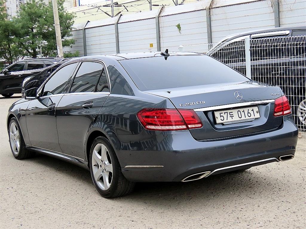 Mercedes Benz E class - Vista 3