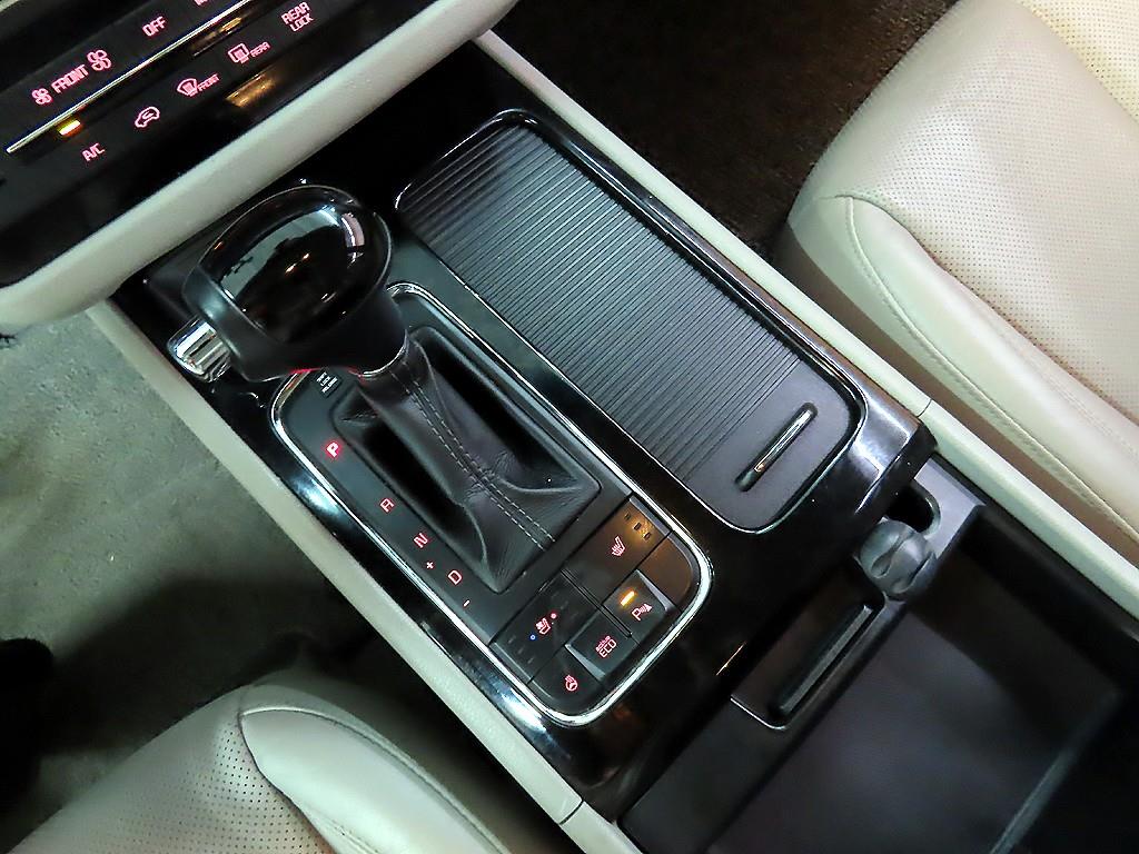 KIA Carnival - Vista 10
