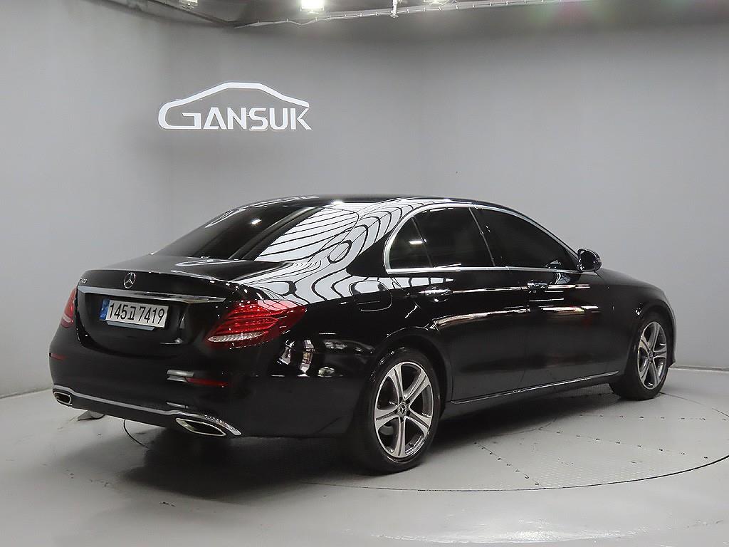 Mercedes Benz E class - Vista 7