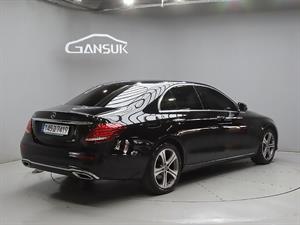 Mercedes Benz E class - Vista 8