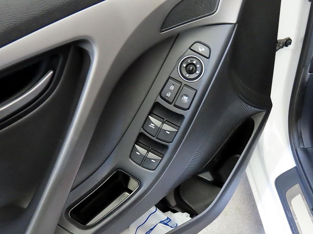 HYUNDAI Avante 2014 Blanco - Importación desde Corea - HF Imports Iquique - Foto 13