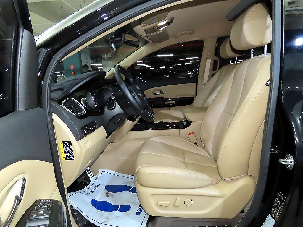 KIA Carnival - Vista 6