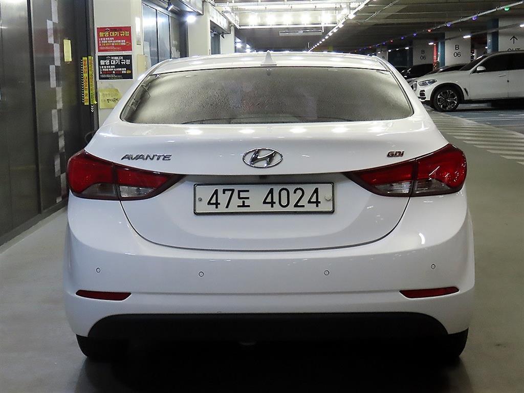 HYUNDAI Avante - Vista 5