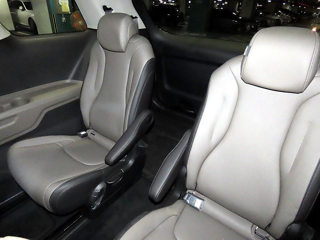 KIA Carnival - Vista 8