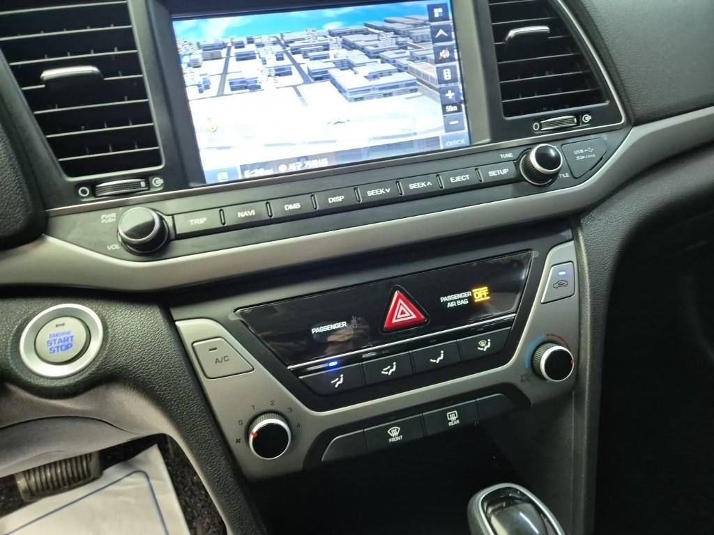 HYUNDAI Avante - Vista 11