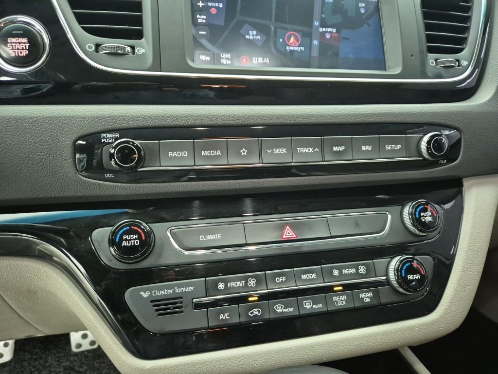 KIA Carnival - Vista 10