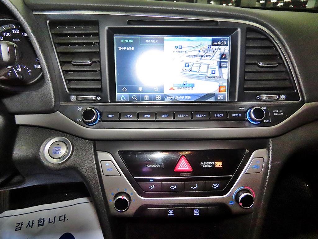 HYUNDAI Avante - Vista 11