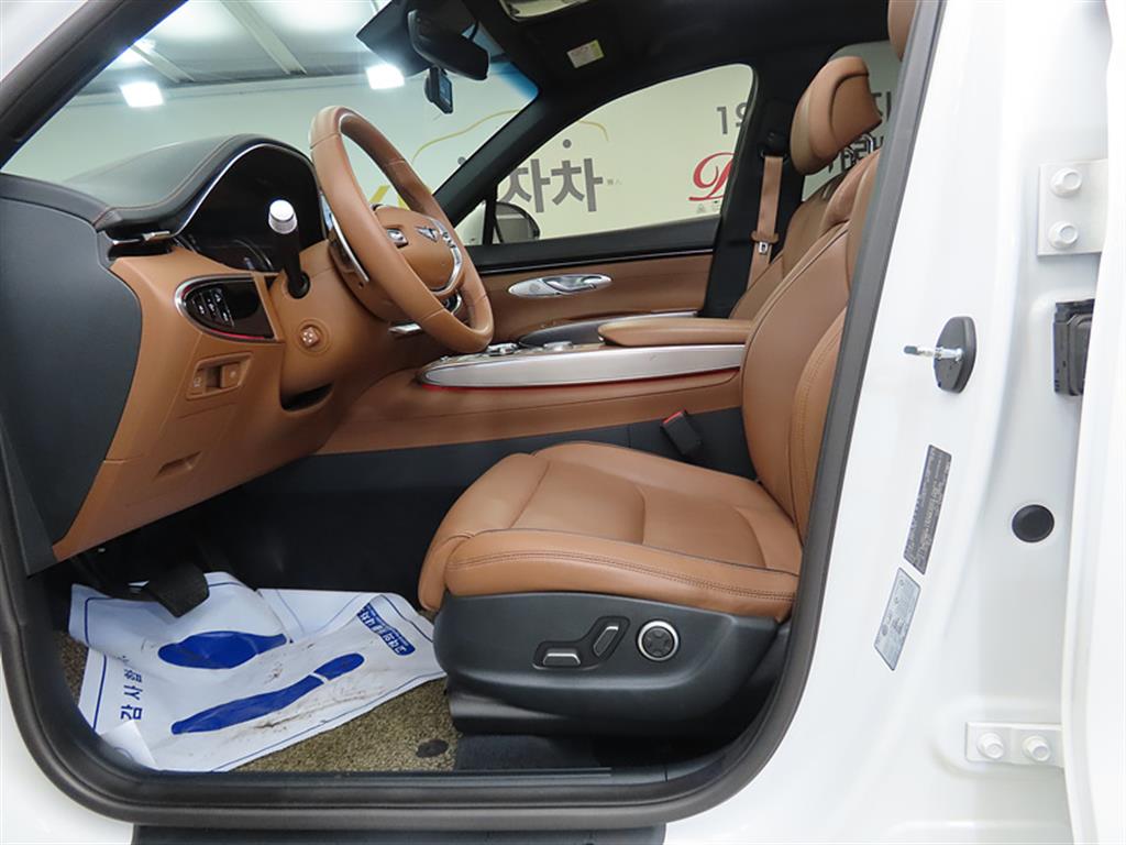 Genesis GV70 - Vista 5