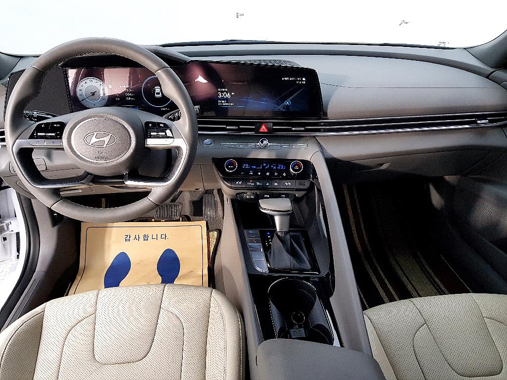 HYUNDAI Avante - Vista 5