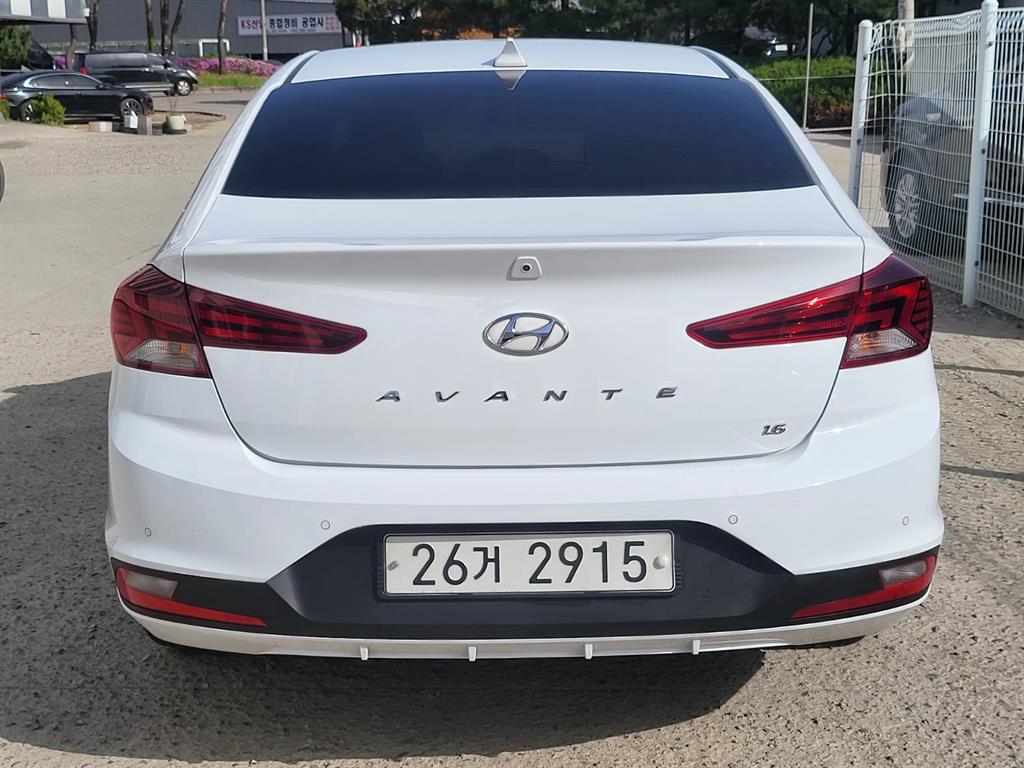 HYUNDAI Avante - Vista 4