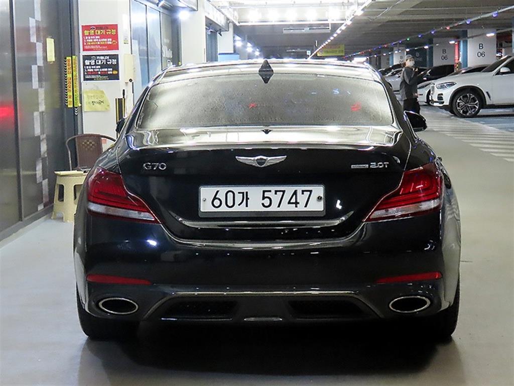 Genesis G70 - Vista 5