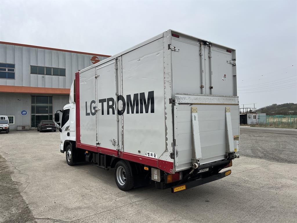 medium and large cargo truck - Vista 7