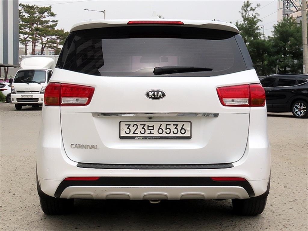 KIA Carnival - Vista 4