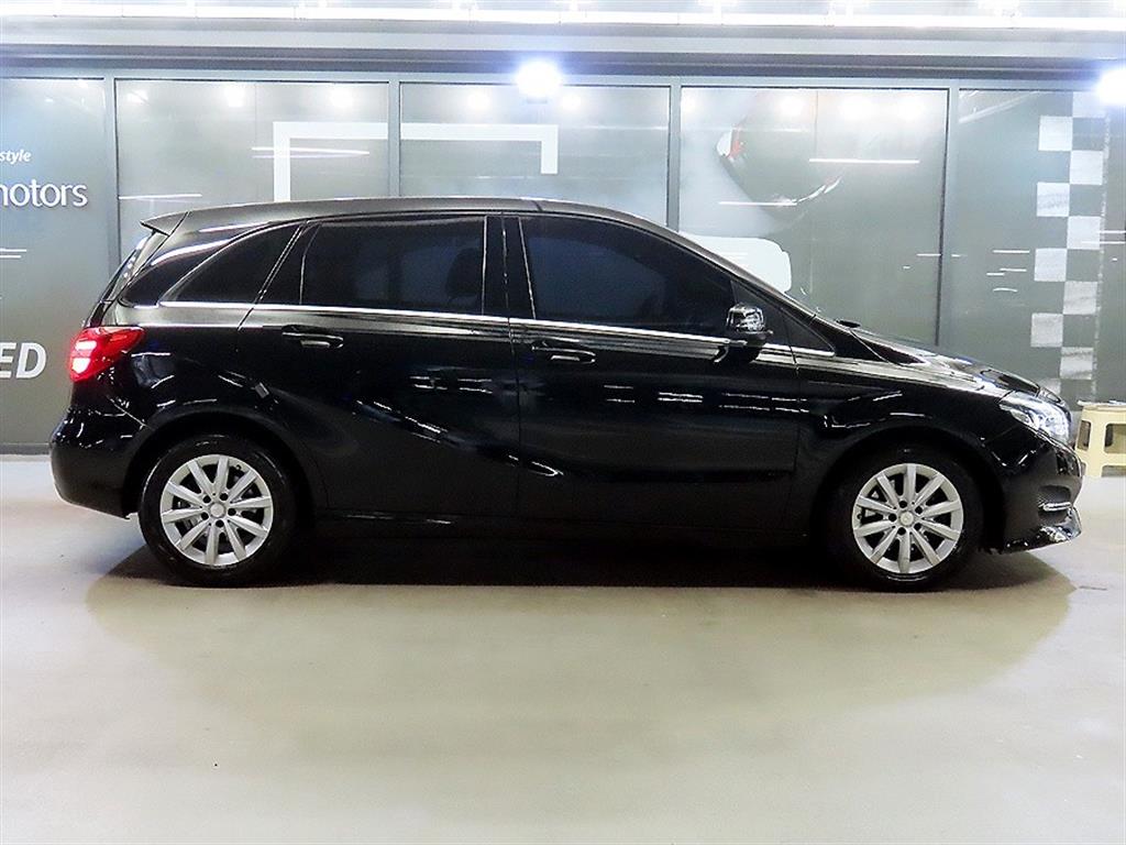 Mercedes Benz B Class (MY B) - Vista 3