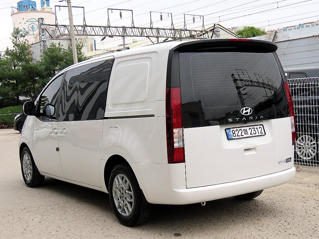 HYUNDAI Staria - Vista 3