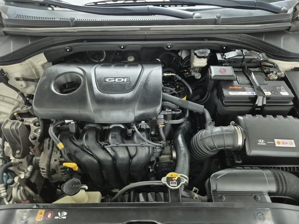 HYUNDAI Avante - Vista 5