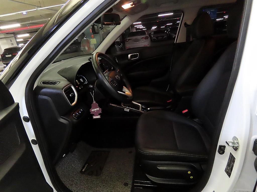 HYUNDAI Venue - Vista 6