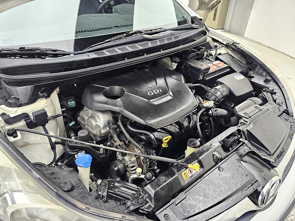 HYUNDAI Avante - Vista 6