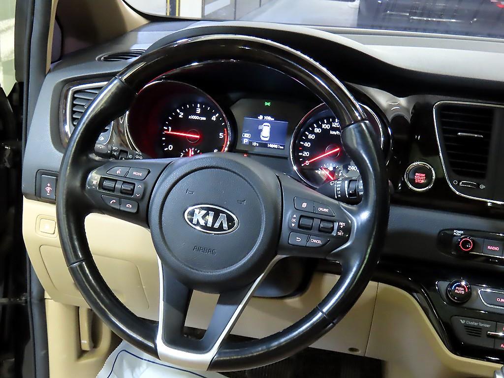 KIA Carnival - Vista 8