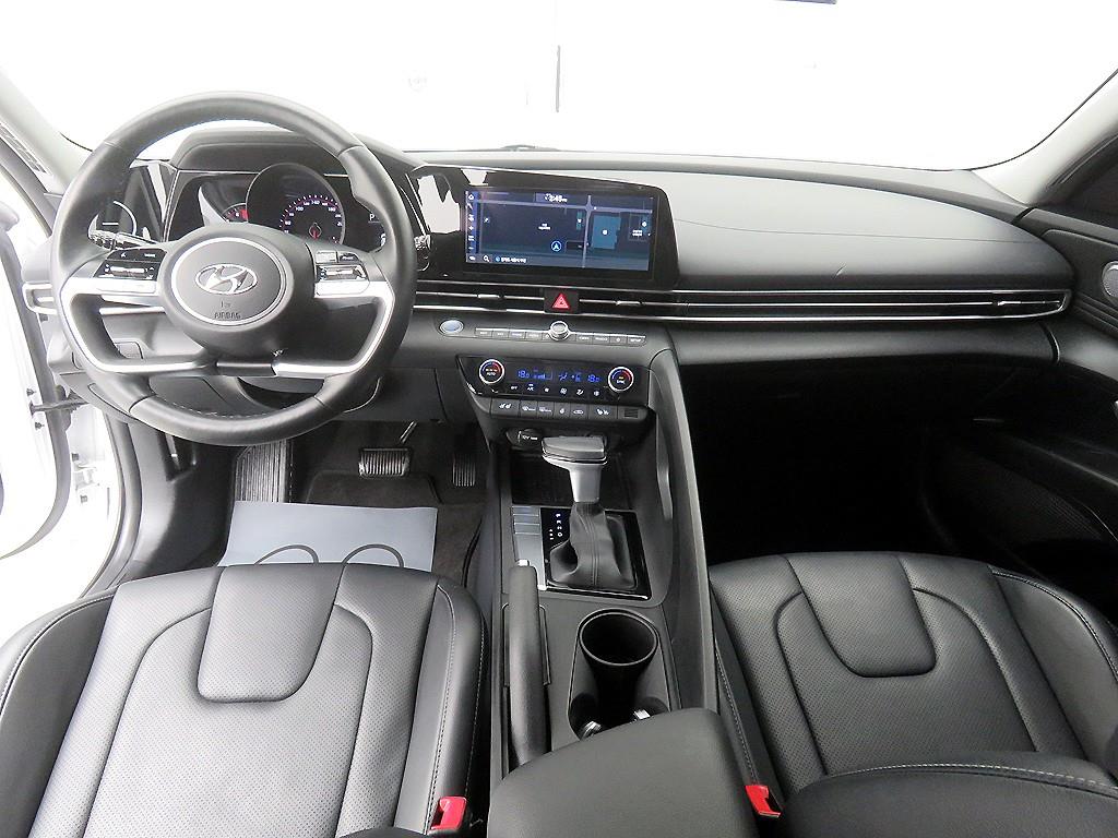 HYUNDAI Avante - Vista 9