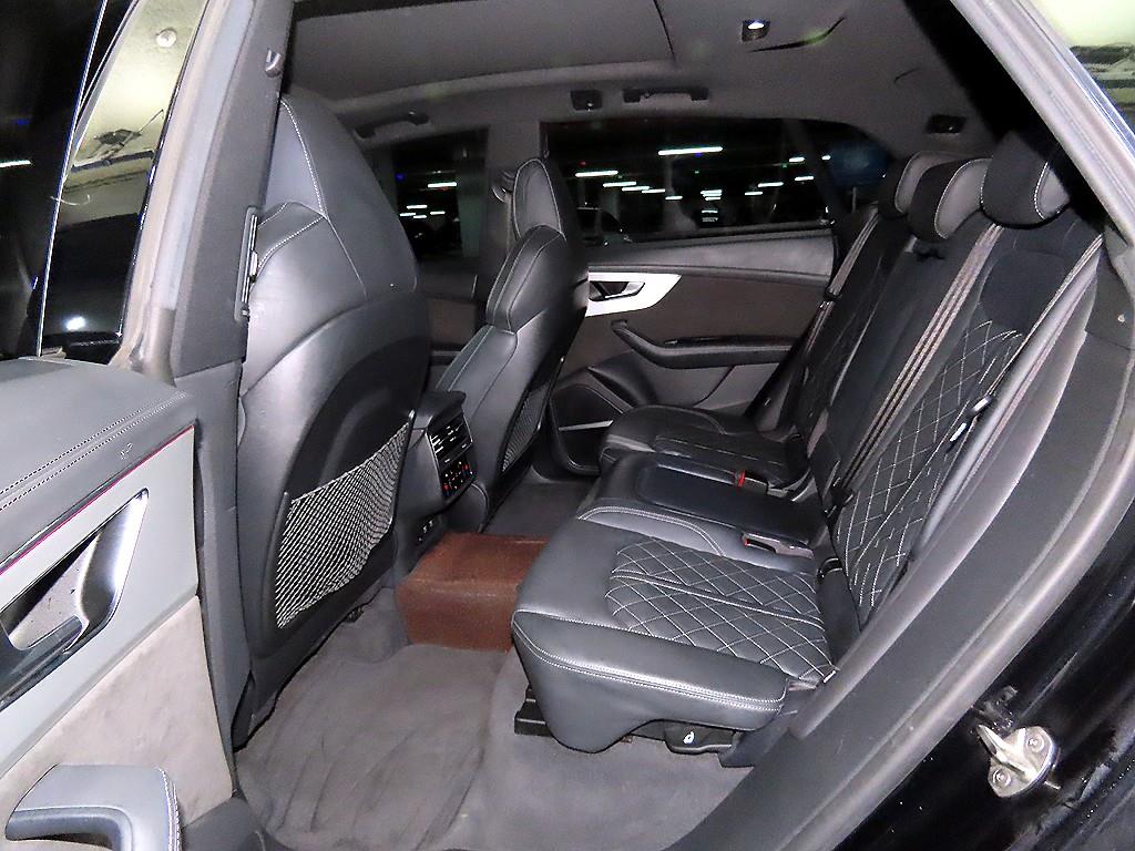 Audi Q8 - Vista 7