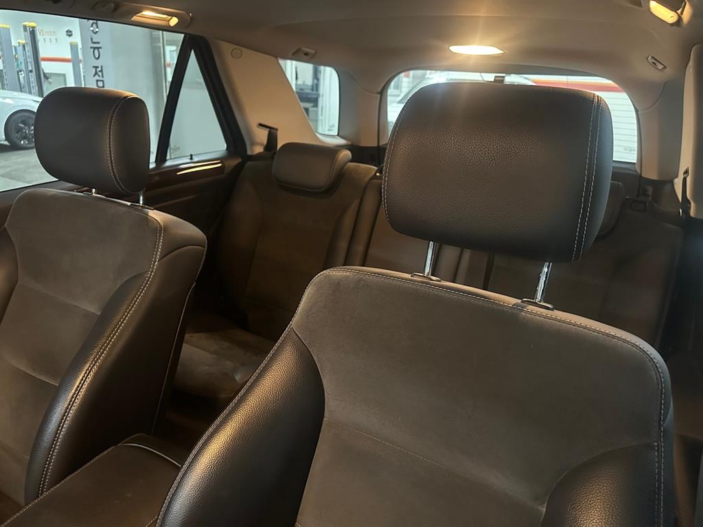 Mercedes Benz M Class - Vista 12