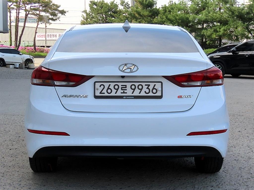 HYUNDAI Avante - Vista 4