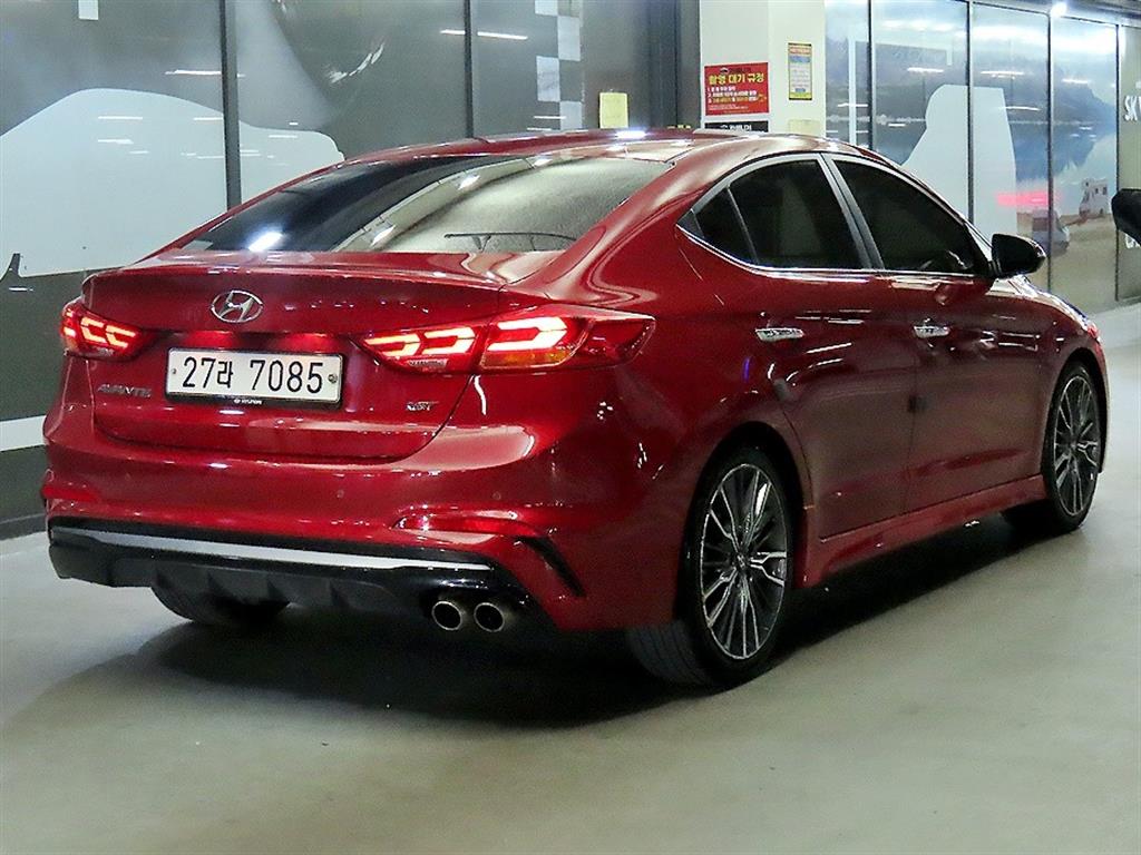 HYUNDAI Avante - Vista 4