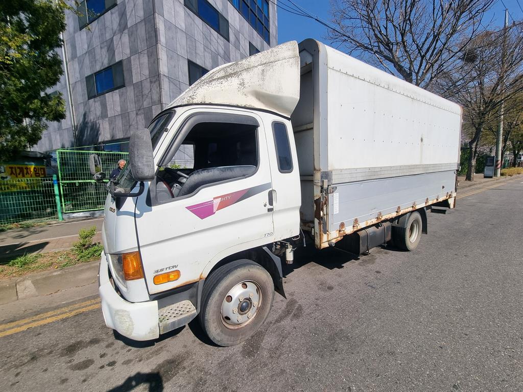 medium and large cargo truck - Vista 7