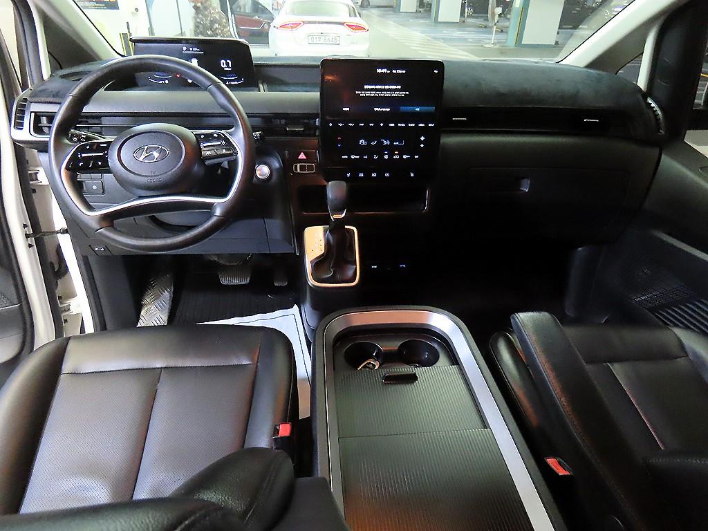 HYUNDAI Staria - Vista 10