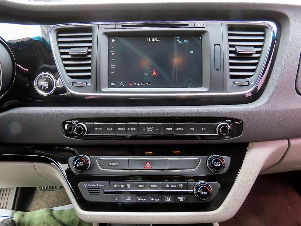 KIA Carnival - Vista 12