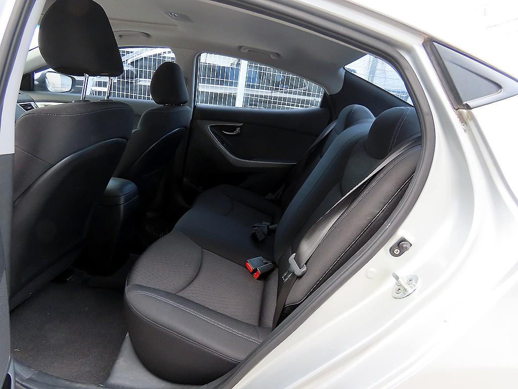 HYUNDAI Avante - Vista 6