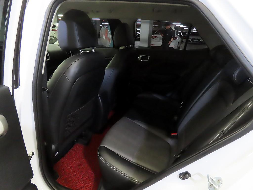 HYUNDAI Venue - Vista 7