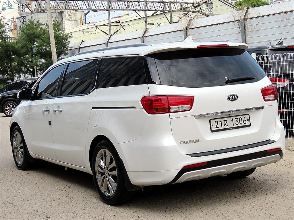 KIA Carnival - Vista 3