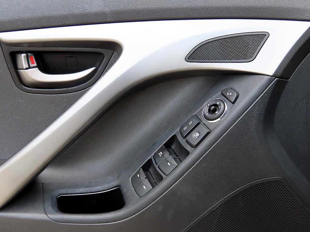 HYUNDAI Avante - Vista 11