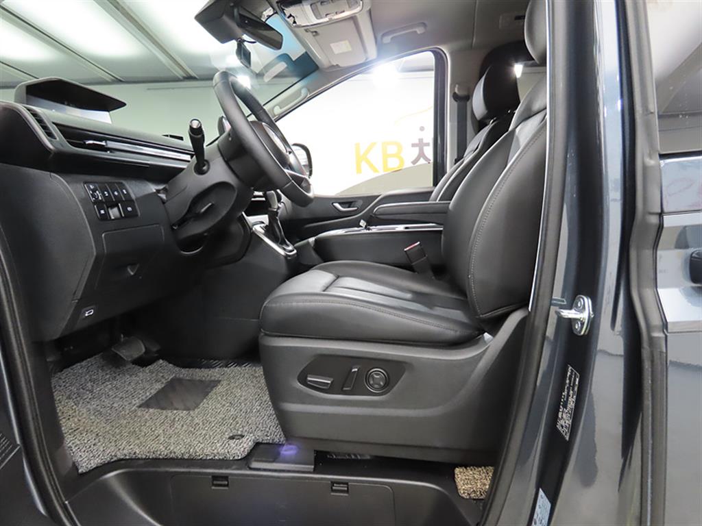 HYUNDAI Staria - Vista 5