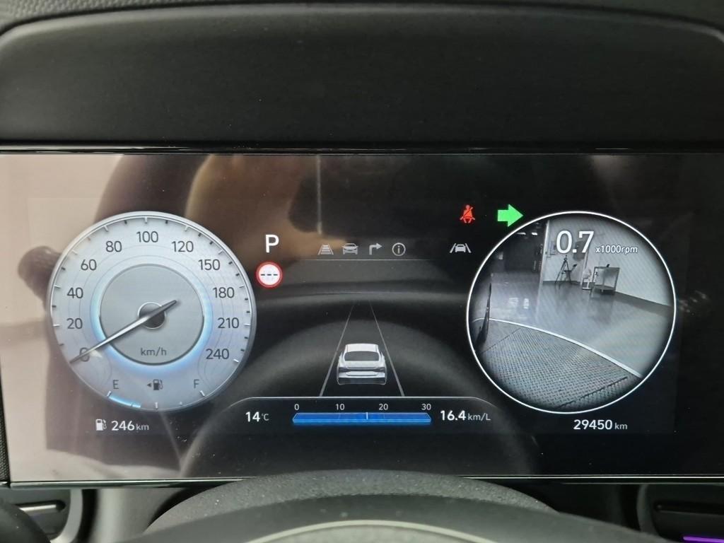 HYUNDAI Avante - Vista 5