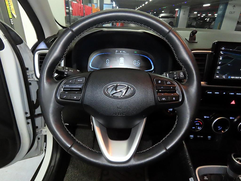 HYUNDAI Venue - Vista 8