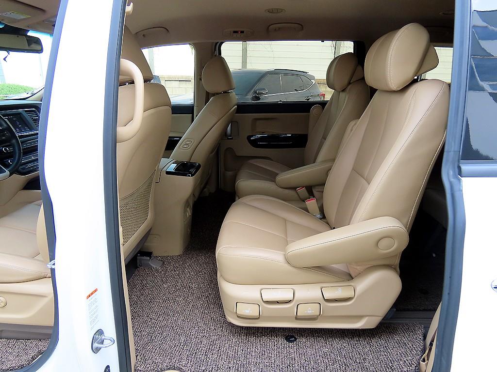 KIA Carnival - Vista 6
