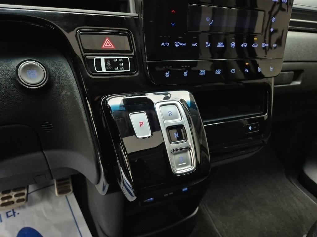 HYUNDAI Staria - Vista 10