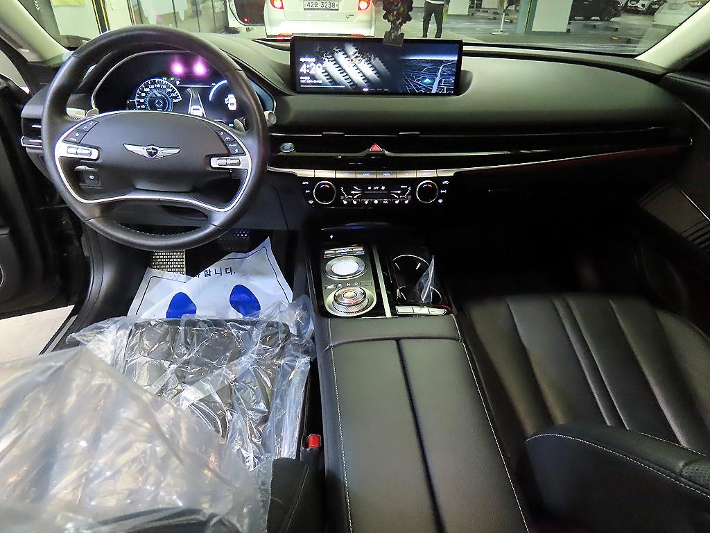 Genesis G80 - Vista 10