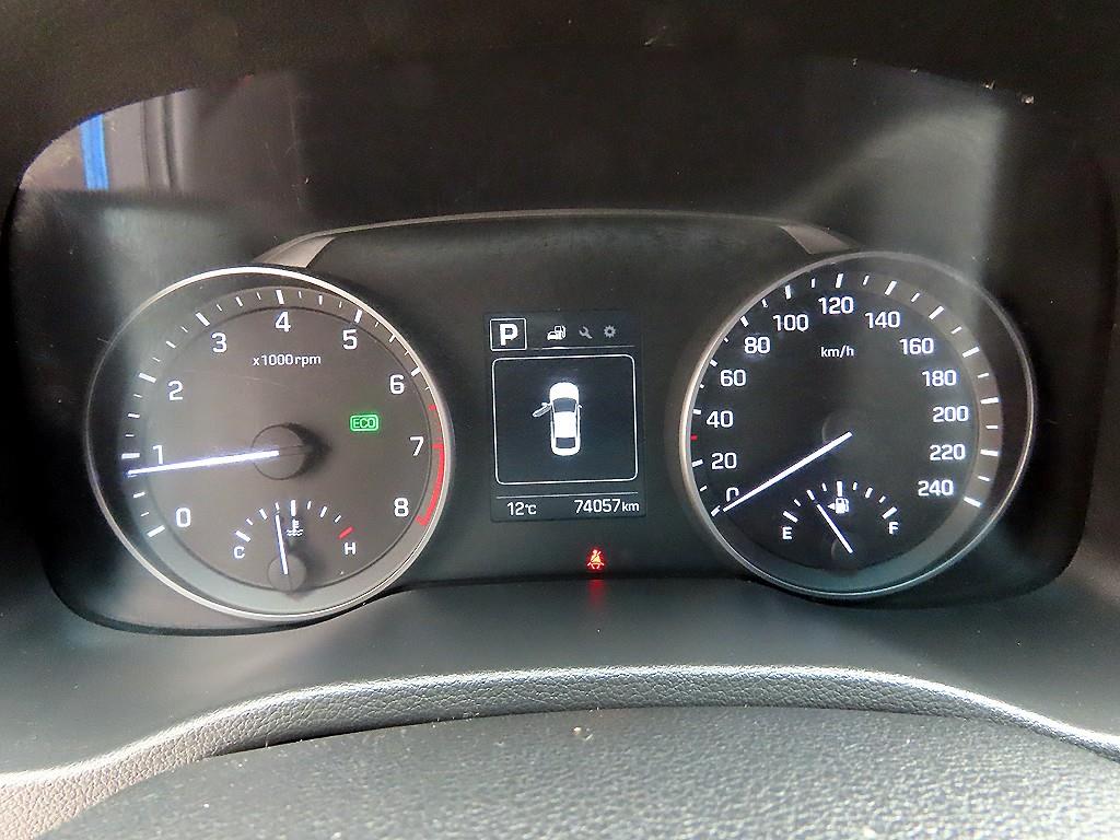HYUNDAI Avante - Vista 9