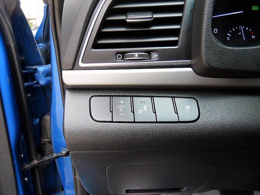 HYUNDAI Avante - Vista 12